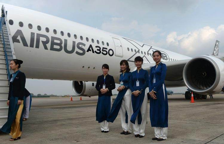  مدل لباس های زنان مهماندار هواپیما در جهان