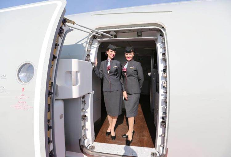 مهماندار زن هواپیمایی قطر