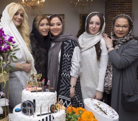 عکس های جشن تولد خانم بازیگر ایرانی در سالن زیبایی