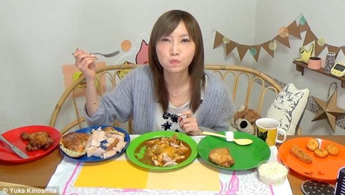 این دختر اشتهای زیادی دارد و به دلیل همین بیش از حد غذا خوردن در یوتیوب معروف شده است. او بقدری غذا می خورد که کاربران در زیر کلیپ های غذا خوردن این دختر در یوتیوب، غذا خوردن او را با گاو مقایسه کرده اند.