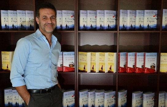  خالد حسینی (Khaled Hosseini)، نویسنده کتاب هاب بادبادک باز (The Kite Runner) و هزار خورشید تابان (A Thousand Splendid Suns)