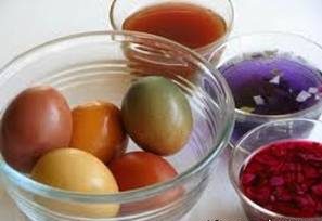 رنگ کردن تخم مرغ زنگی عید با رنگ های طبیعی