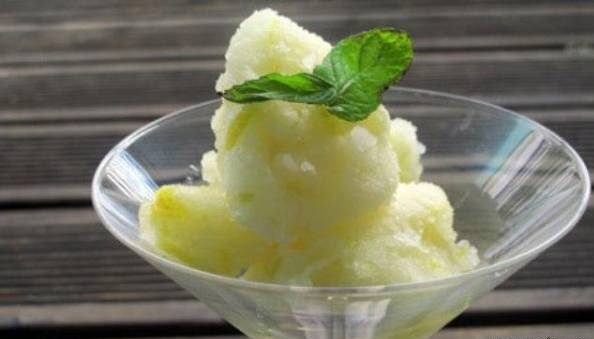 طرز تهیه بستنی یخی با طعم لیمو