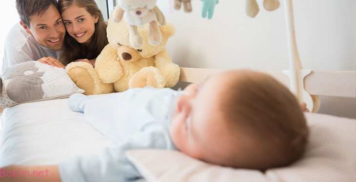 مشکل بیدار شدن نوزاد در نیمه شب و روش های صحیح خواباندن نوزاد