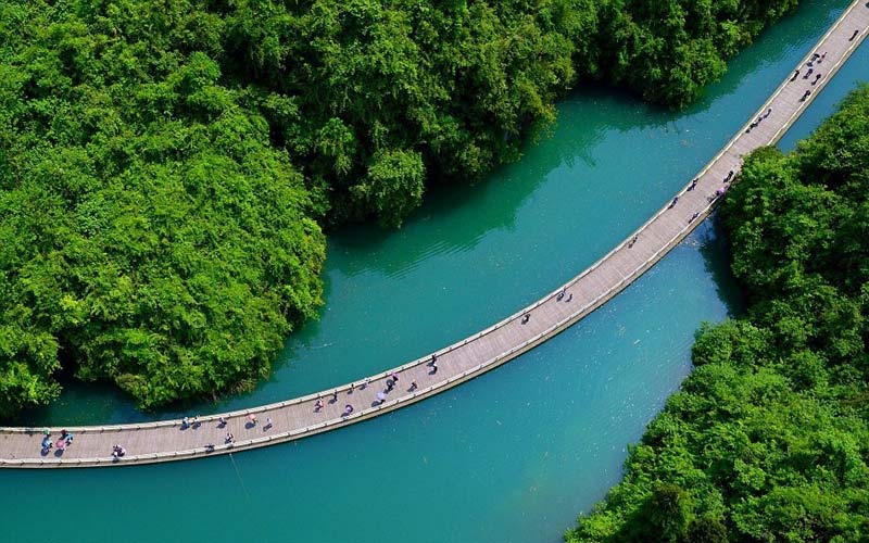 پل معلق روی آب در چین