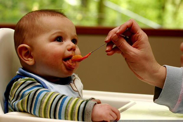 آموزش غذا دادن به نوزاد برای مادران جوان