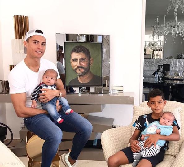 عکس هایی از کریس رونالدو و فرزندانش در خانه سوپر لوکس