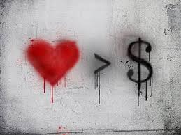 رابطه بین عشق و پول | آیا می توان عشق را با پول خرید؟