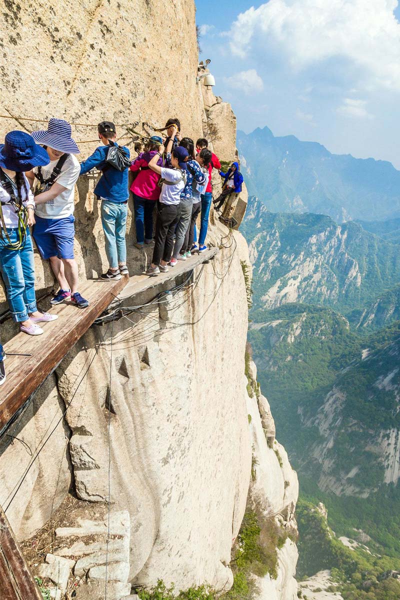کوه های هوآشان در چین خطرناک ترین مسیر پیاده روی در جهان