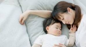 آیا خوابیدن کودک به همراه پدر و مادر درست است؟