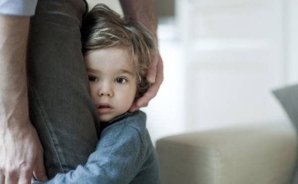 دلیل وابستگی شدید کودک به پدر و مادر چیست؟