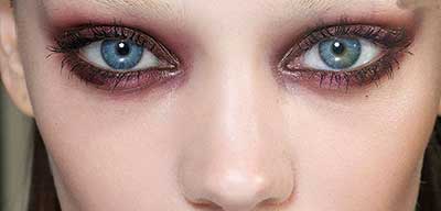 انتخاب بهترین رنگ های سایه چشم برای چشمان آبی رنگ
