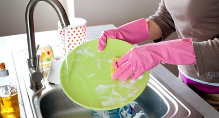 هنگام شستن ظرف ها این اشتباهات را انجام ندهید