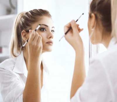 آموزش چند ترفند آرایشی برای خانم های تنبل که وقت آرایش هم ندارند