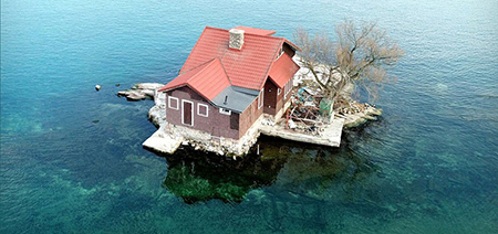 کوچک ترین جزیره مسکونی دنیا که فقط یک خانه دارد! +عکس