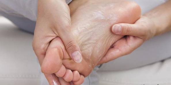 روش های موثر برای از بین بردن ترک کف پا