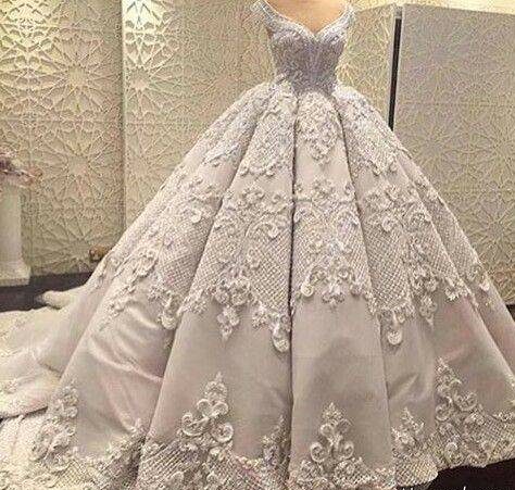 مدل لباس عروس 2018 دنباله دار گیپور و پرنسسی زیبا