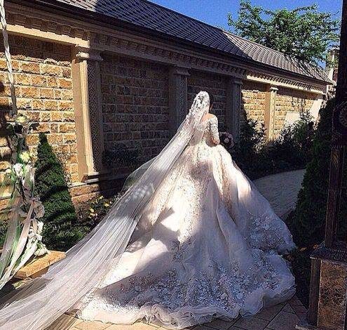 مدل لباس عروس 2018 دنباله دار گیپور و پرنسسی زیبا