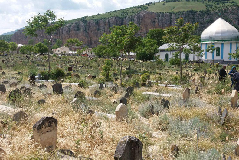 قبرستان سفید چاه