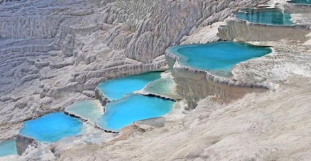 حوضچه های فیروزه ای زیبا در کشور ترکیه