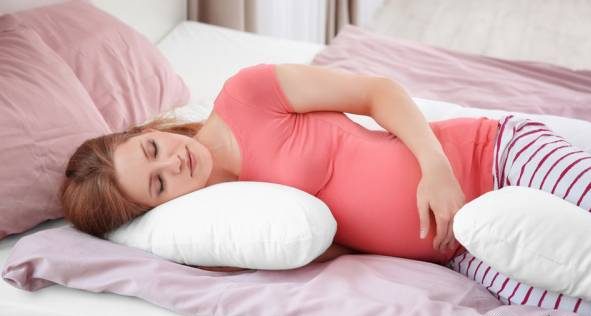 خوابیدن روی شکم در زمان بارداری