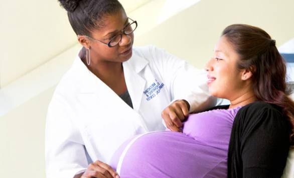 نشانه های باردار بودن فرزند دختر روی شکم زن حامله