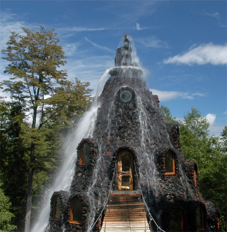 هتل شگفت انگیز آبشاری در شیلی