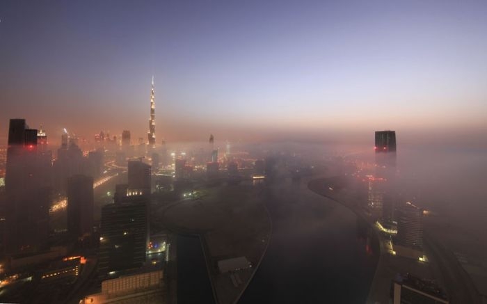 شهر دبی در مه