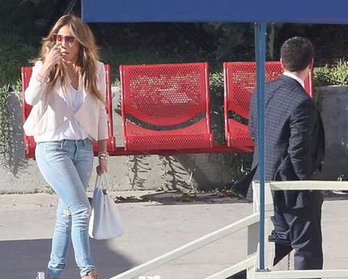عکس های جدید جنیفر لوپز در ماشین جدیدش عکس های جدید جنیفر لوپز در ماشین جدیدش