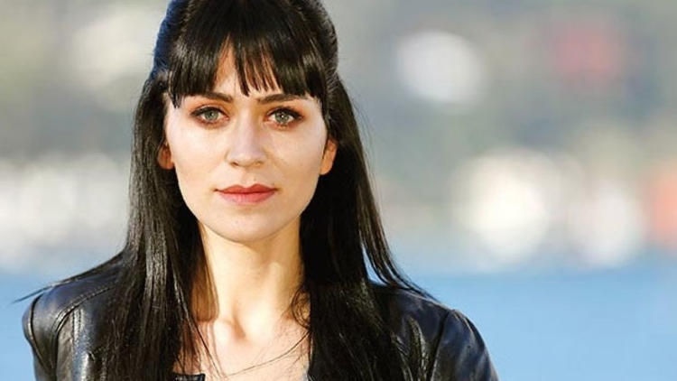 بیوگرافی هزال تورسان (Hazal Türesan) و عکس های این بازیگر