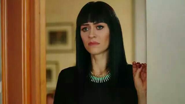 بیوگرافی هزال تورسان (Hazal Türesan) و عکس های این بازیگر