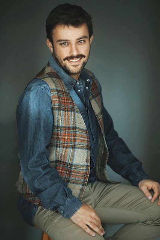 بیوگرافی صالح بادمچی ( Salih Bademci ) بازیگر فیکرت در سریال عروس استانبول