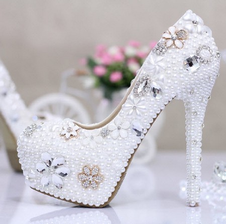 مدل کفش عروس زیبای مهره کاری شده
