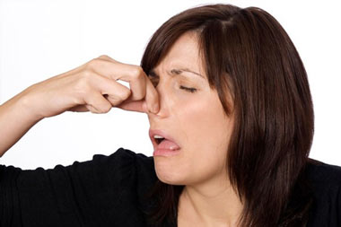 دلیل بوی بد در برخی از نوحی بدن زنان چیست؟ 1