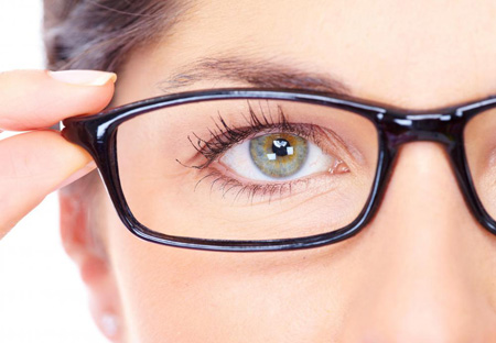 عینک آنتی رفلکس چیست و چه کسانی باید استفاده کنند؟ 1