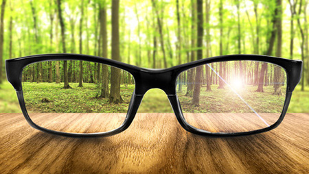 عینک آنتی رفلکس چیست و چه کسانی باید استفاده کنند؟ 1