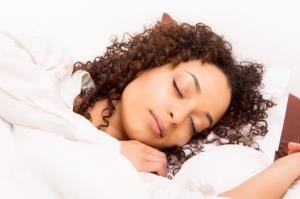 این 6 کار را هنگام خوابیدن هرگز انجام ندهید! 1