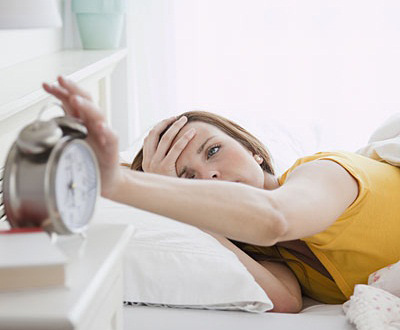 چرا صبح ها بعد از بیدار شدن از خواب سردرد میگیریم؟ 1