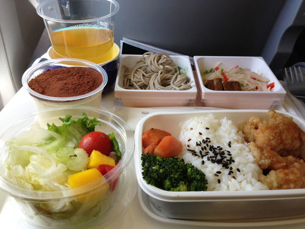 دلیل بی مزه بودن غذا در هواپیما چیست؟