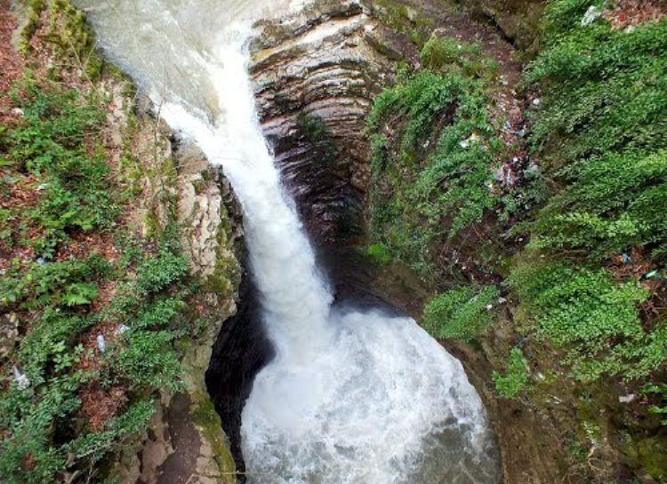 نگاهی به آبشار ویسادار یکی از جاذبه های گردشگری در گیلان