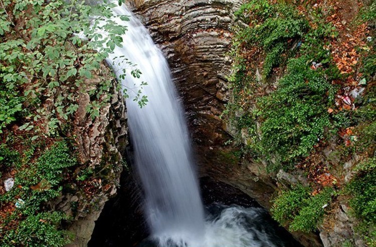 نگاهی به آبشار ویسادار یکی از جاذبه های گردشگری در گیلان