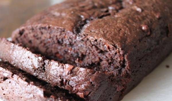 طرز تهیه نان شکلاتی با موز و تمشک
