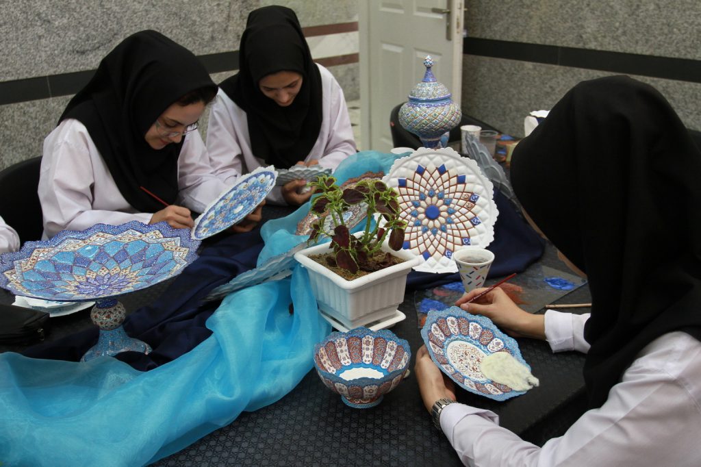معرفی 24 شغل خانگی بانوان + لیست مشاغل خانگی برای بانوان و خانم های ایرانی
