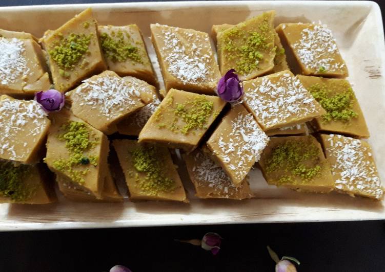 طرز تهیه حلوای آرد نخودچی و مواد لازم