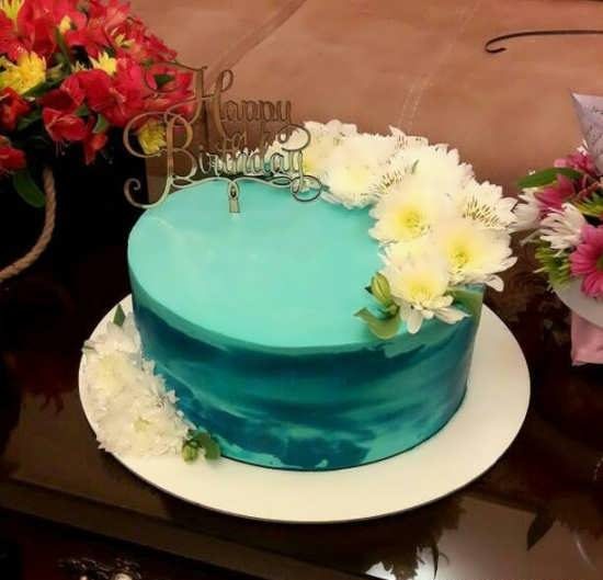 تزیین کیک با گل های طبیعی 