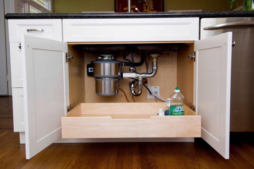 چیدمان کابینت زیر سینک ظرف‌شویی حرفه ای