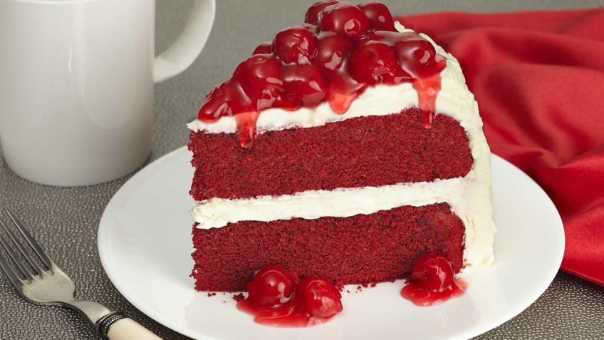 کیک رمانتیک و عاشقانه مخملی قرمز