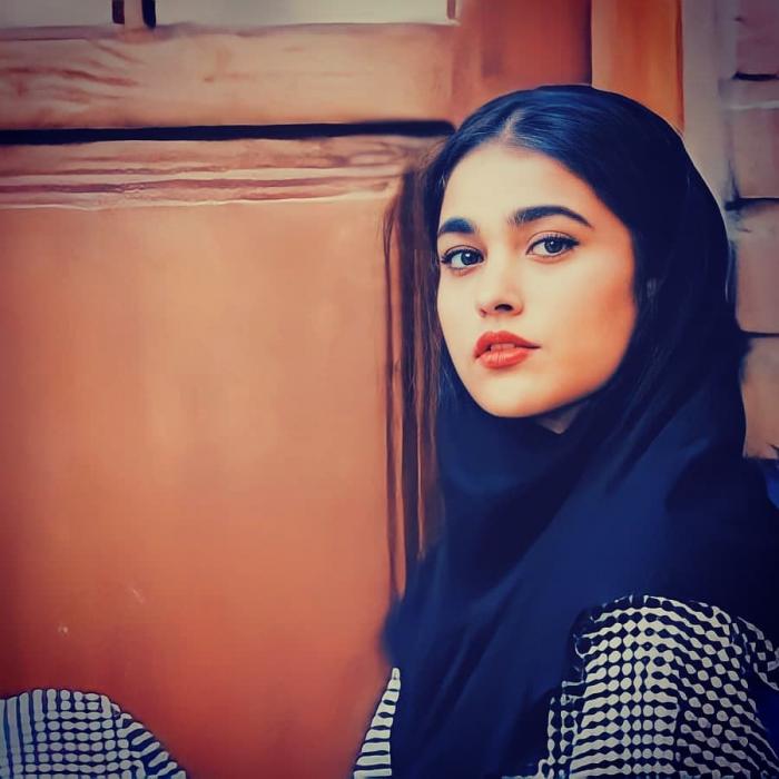 آدرینا صادقی